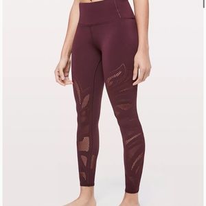 ✨HP✨LuLuLemon Maroon Leggings with Mesh Patter